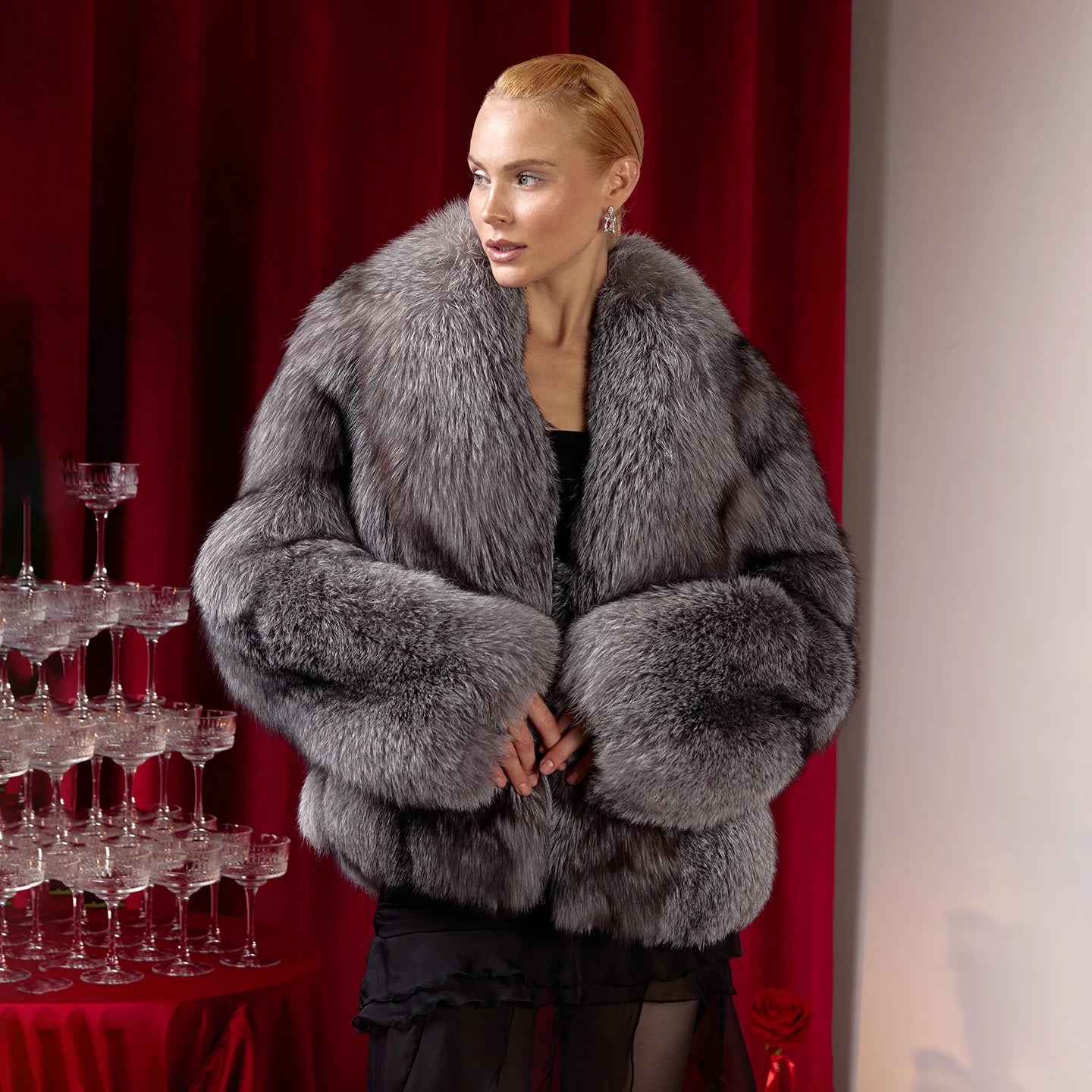 Vintage Style Short Luxury Real Fox Fur Winter Casual Jacket with Polyester Lining Shawl Collar Elegant Coat for Women