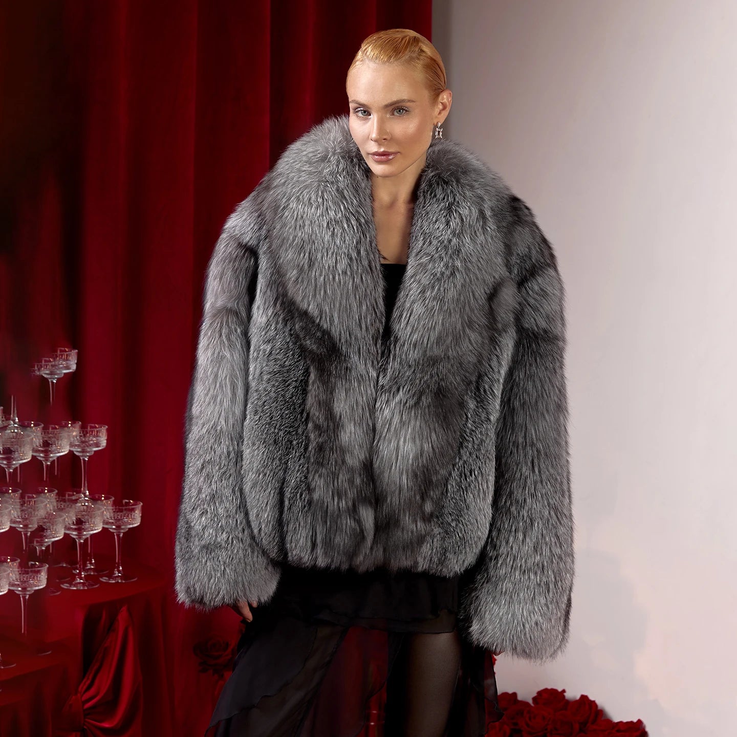 Vintage Style Short Luxury Real Fox Fur Winter Casual Jacket with Polyester Lining Shawl Collar Elegant Coat for Women