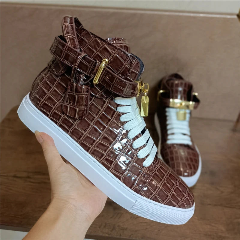 Luxury Designer Men Crocodile Pattern High Top Sneakers Glossy Patent Leather Gold Buckle Lace-up Casual Street Shoes Footwear