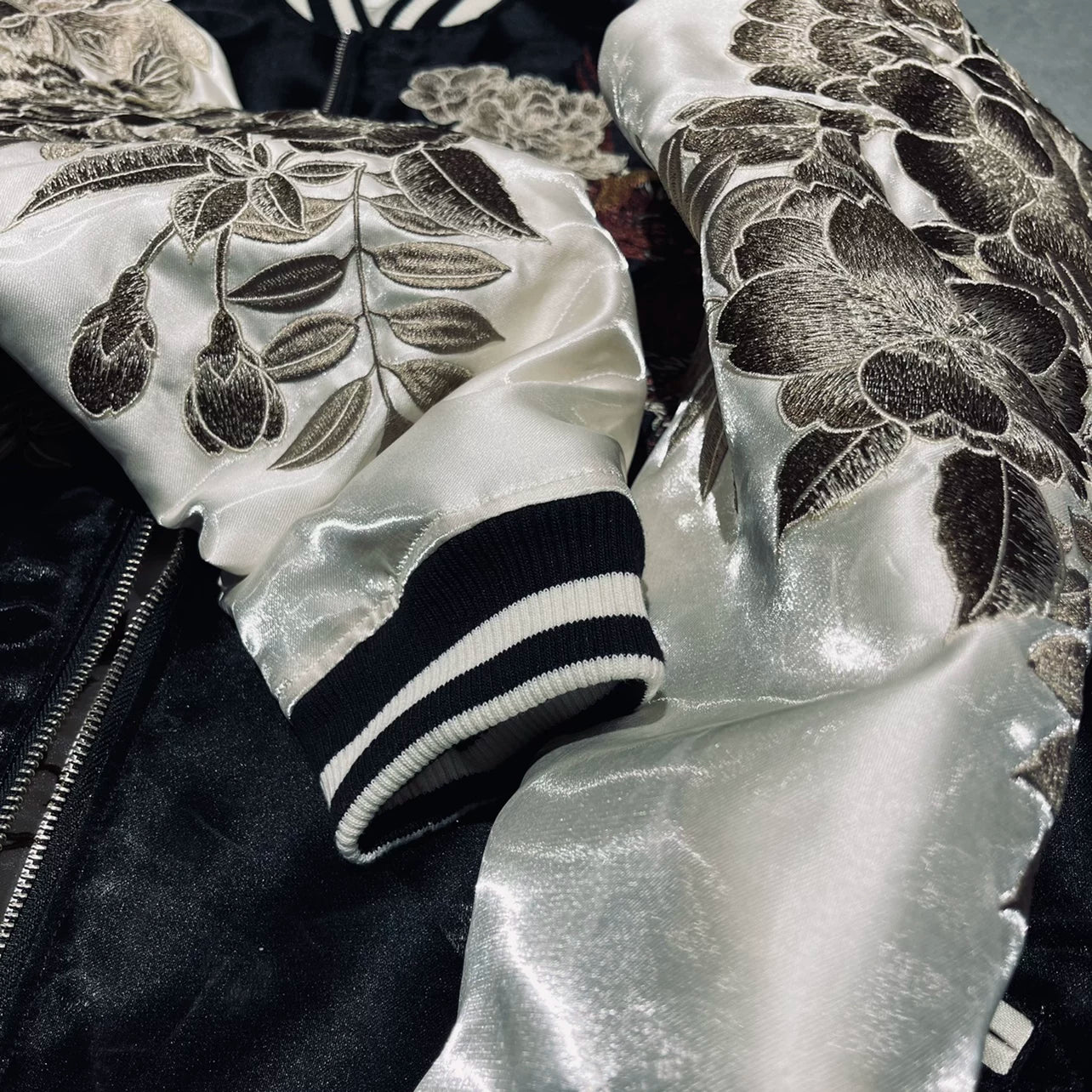 New 2025 Hot Style Men Boys Modified Liquid Light Sensation Coats Dragon Tiger Reversible Baseball Sukajan Souvenir...