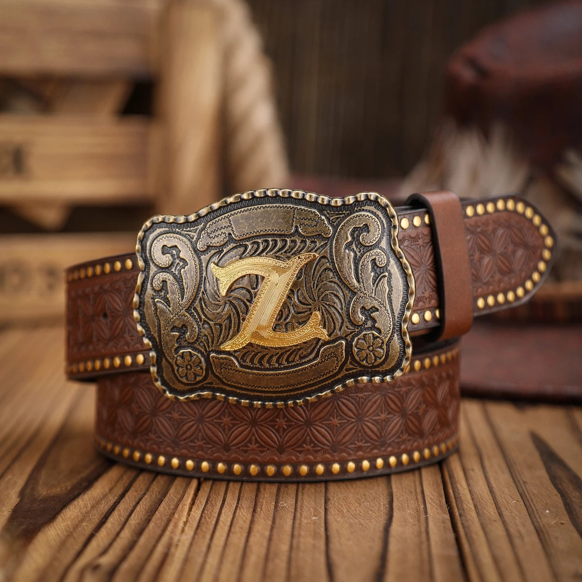 A Western-style PU leather belt for both men and women, a classic and casual retro belt