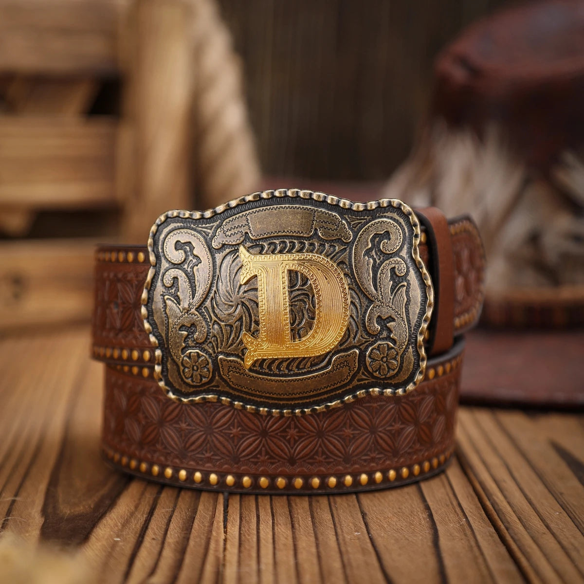 A Western-style PU leather belt for both men and women, a classic and casual retro belt