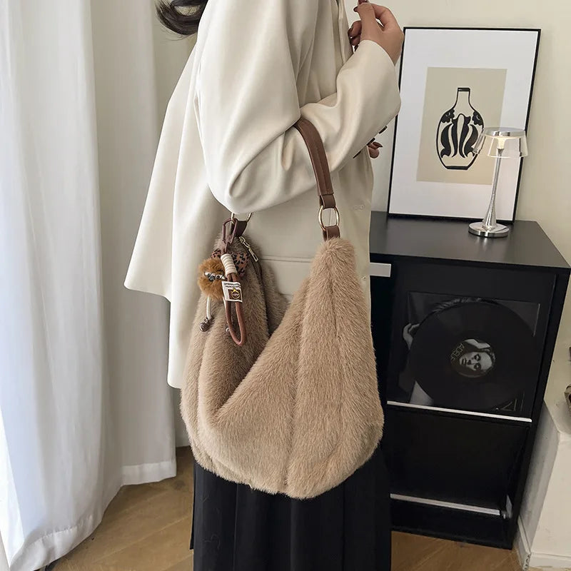 New Winter Versatile Commuting Shoulder Bags Women Large Capacity Furry Bucket Bag for Commute Texture and Simple Storage Bags