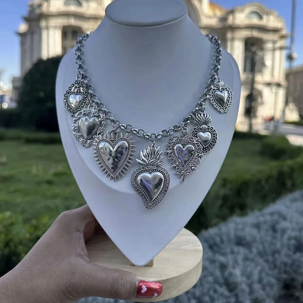 Vintage-Inspired Silvery Color Chain Necklace With Multiple Holy Heart Pendants Women's Fashion Accessory For Parties Jewelry