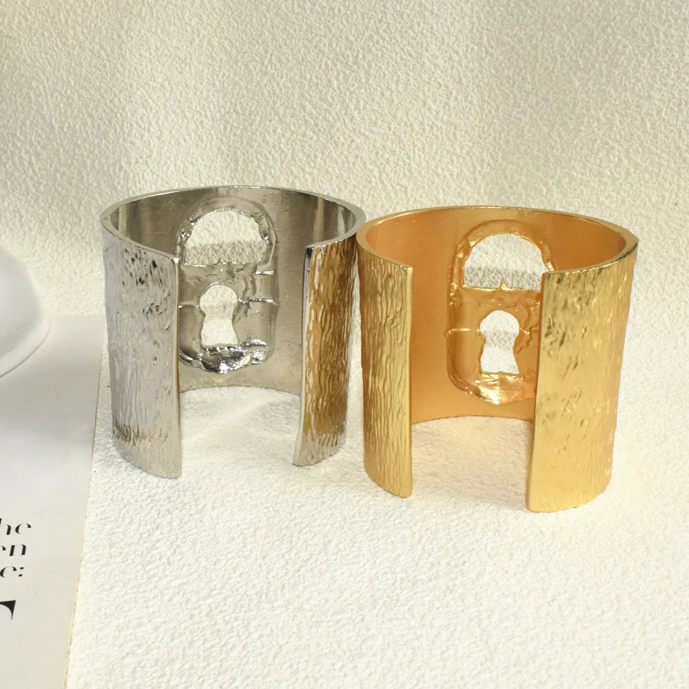 New Brand Fashion Show Alloy Metal Lock Cuff Bracelet For Women Fashion Jewelry Exaggerated Hand Open Bangles Accessories