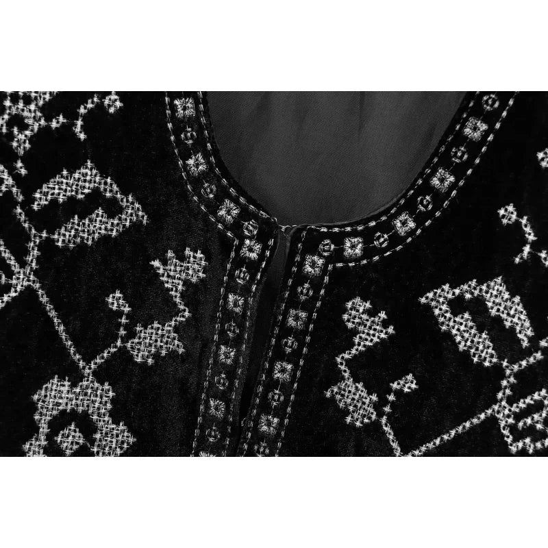 Women Vintage Velvet Embroidery Short Jacket Casual Slim Long Sleeve O Neck Jackets Winter 2025 New Elegant Simple Street Coat