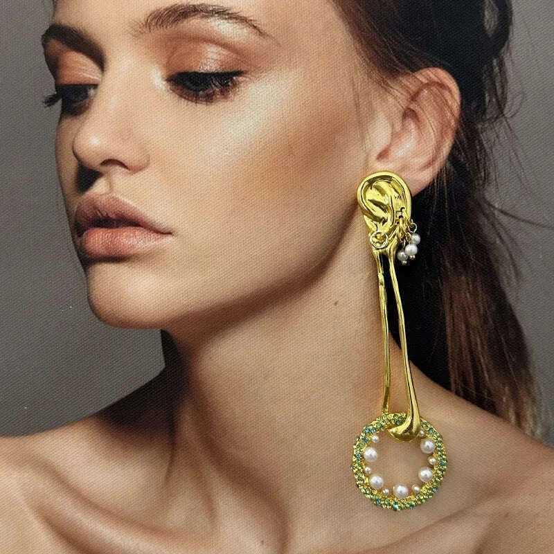 New Rhinestone Metal Asymmetric Ears' Shaped Dangle Earrings for Women Jewelry Baroque Style Statement Earrings Accessories