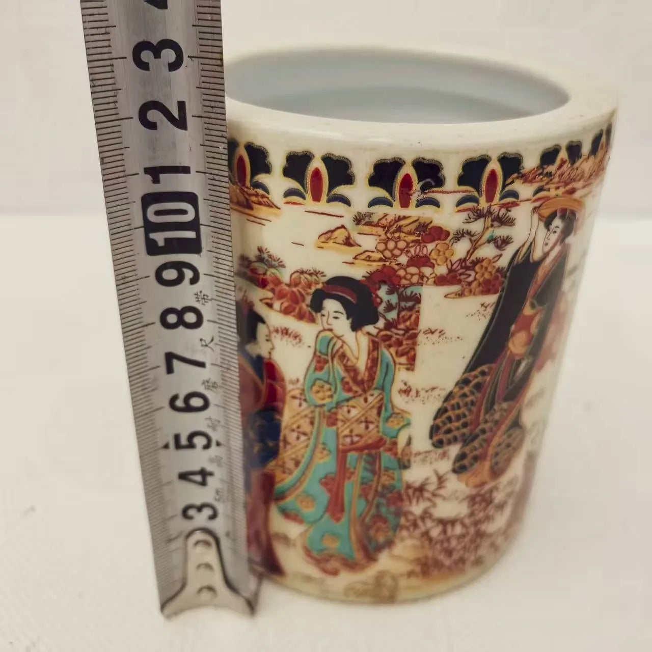 Chinese Old Pink Porcelain Japanese Ladies Pattern Round Pen Holder Vase