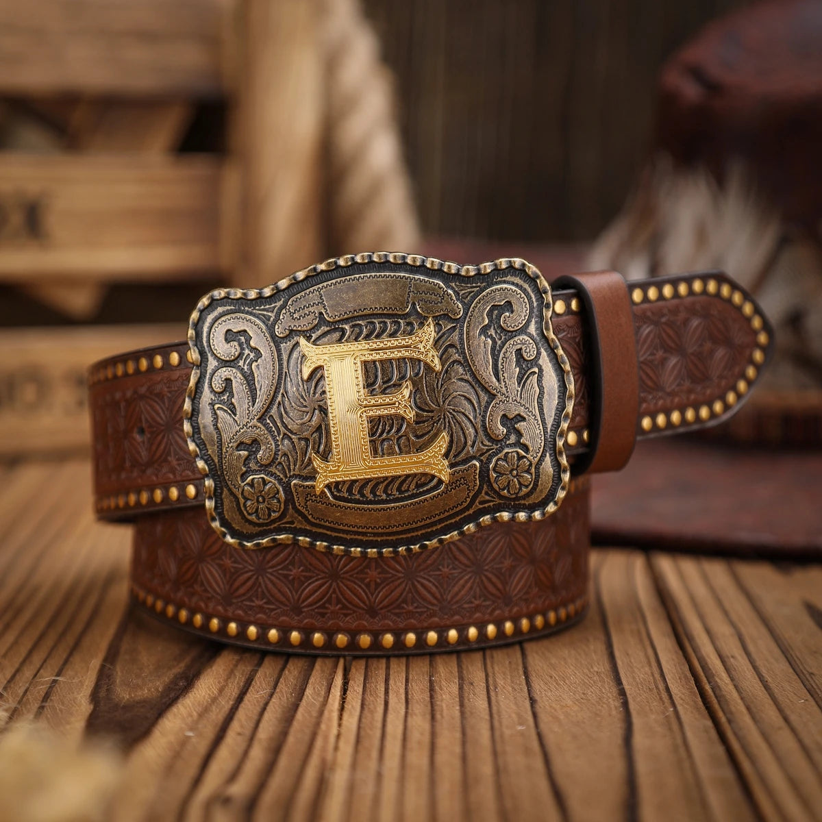 A Western-style PU leather belt for both men and women, a classic and casual retro belt