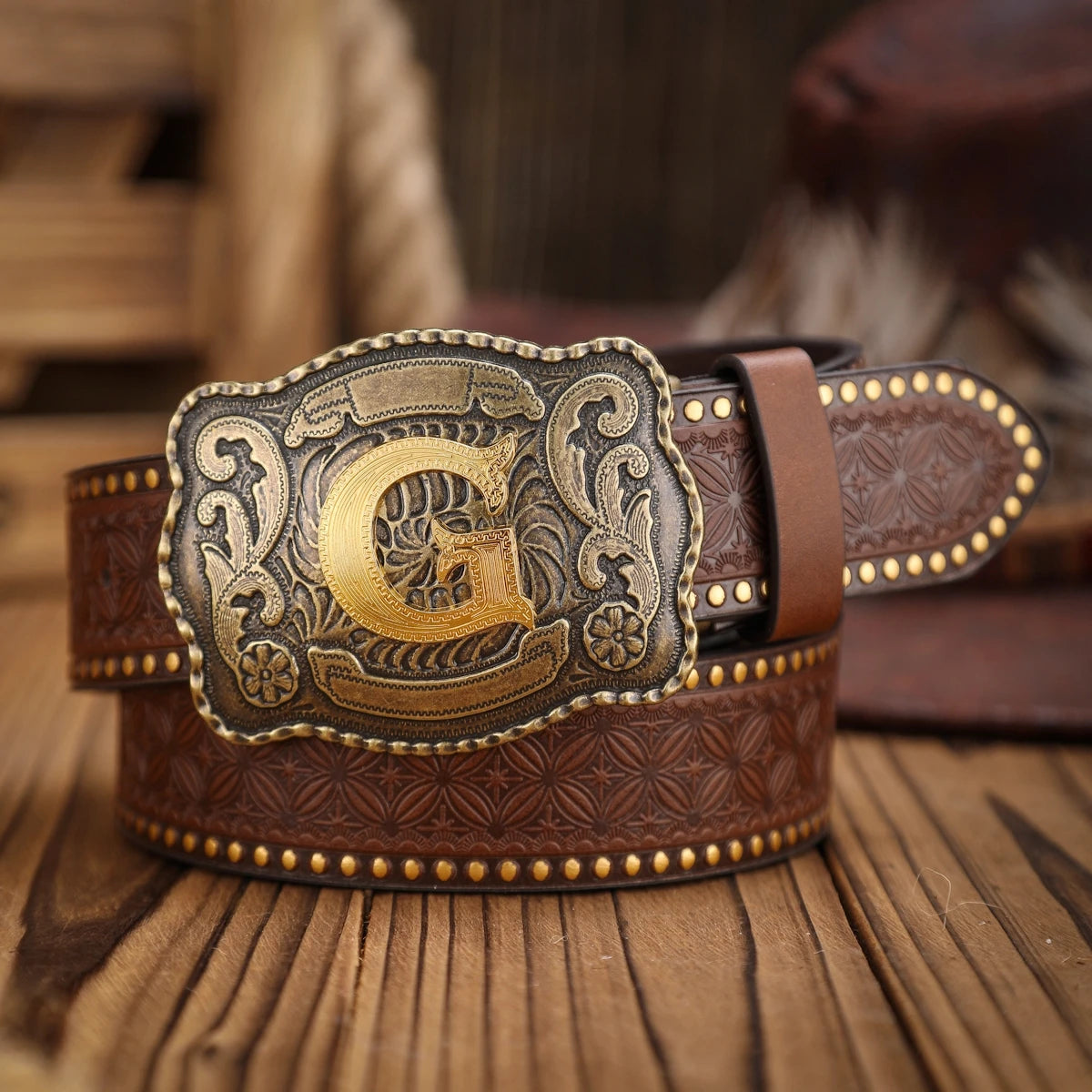 A Western-style PU leather belt for both men and women, a classic and casual retro belt