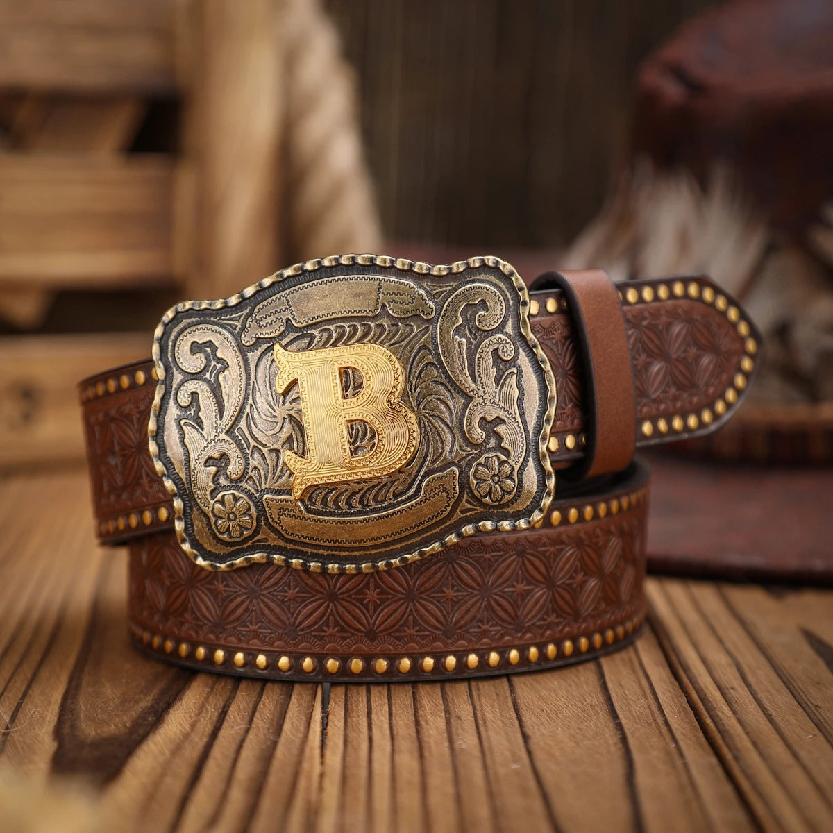 A Western-style PU leather belt for both men and women, a classic and casual retro belt