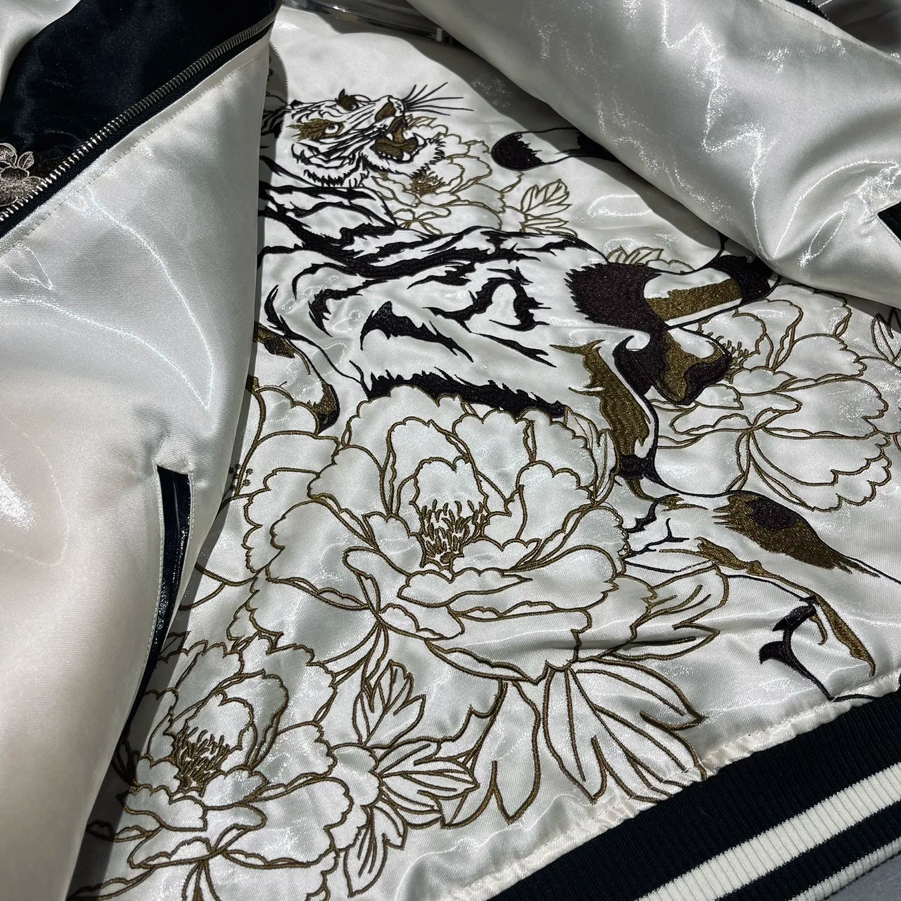 New 2025 Hot Style Men Boys Modified Liquid Light Sensation Coats Dragon Tiger Reversible Baseball Sukajan Souvenir...