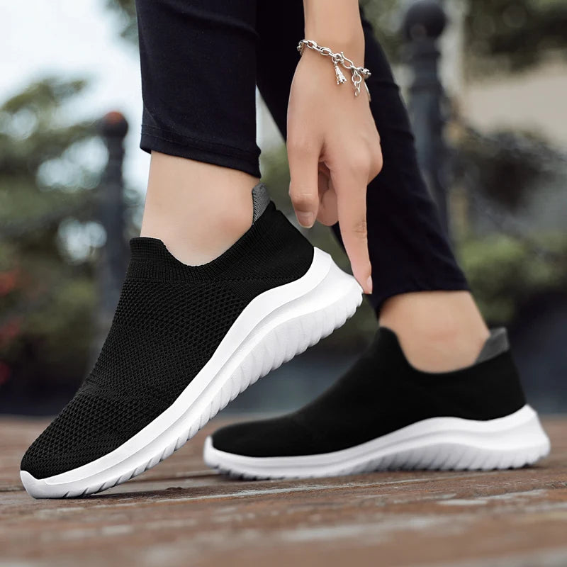 Men Shoes Sneakers Breathable Mesh Slip on Running Shoes Outdoor Non-Slip Couple Jogging Training Hiking Sports Shoes