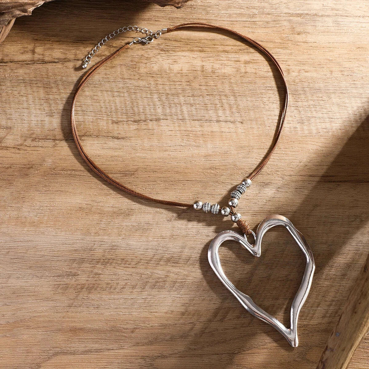 Simple Rope Chains with Big Hollowed Out Heart Pendant Necklace for Women Exaggerated Large Accessories on Neck Fashion Jewelry