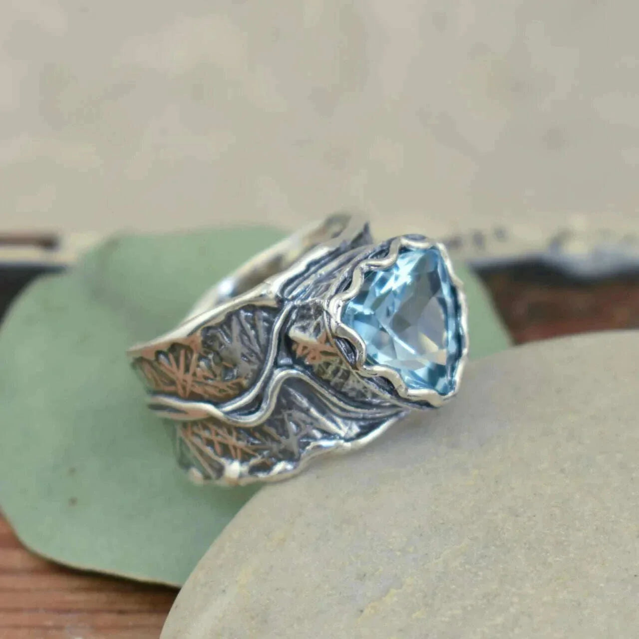 Unisex Silver-Plated Boho Ring with Vintage Flair - Cool Blue Gemstone Inlay, Perfect for Daily Wear