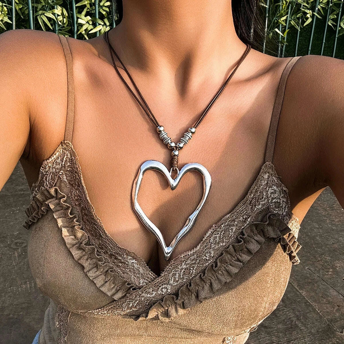 Simple Rope Chains with Big Hollowed Out Heart Pendant Necklace for Women Exaggerated Large Accessories on Neck Fashion Jewelry