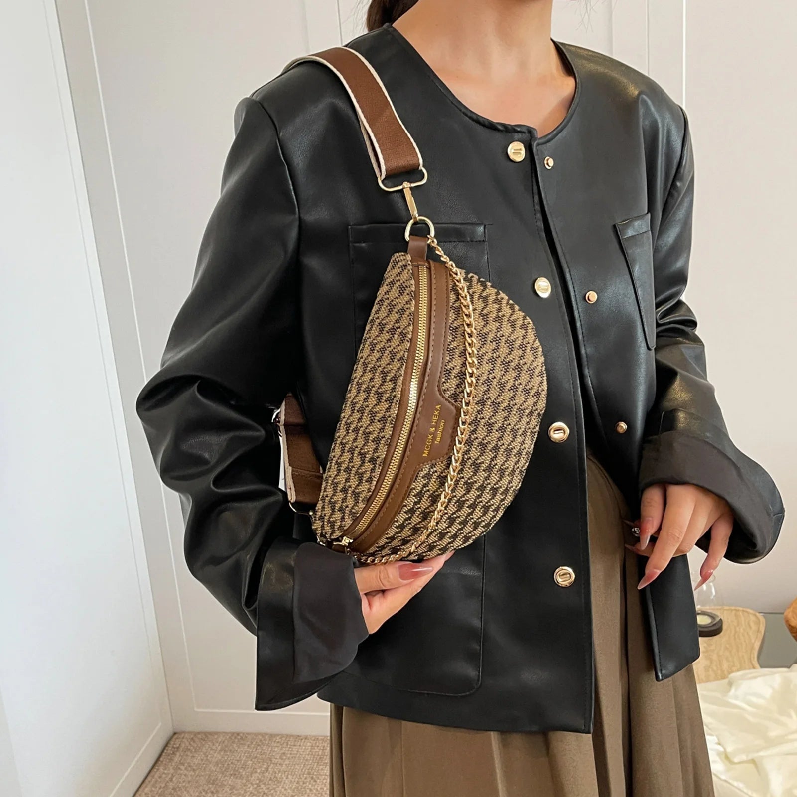Fashion Grid Chest Bag Retro Crossbody Bags Trendy Sling Shoulder Bag Travel Wide Strap Waist Bag Women Small Chain Fanny Pack