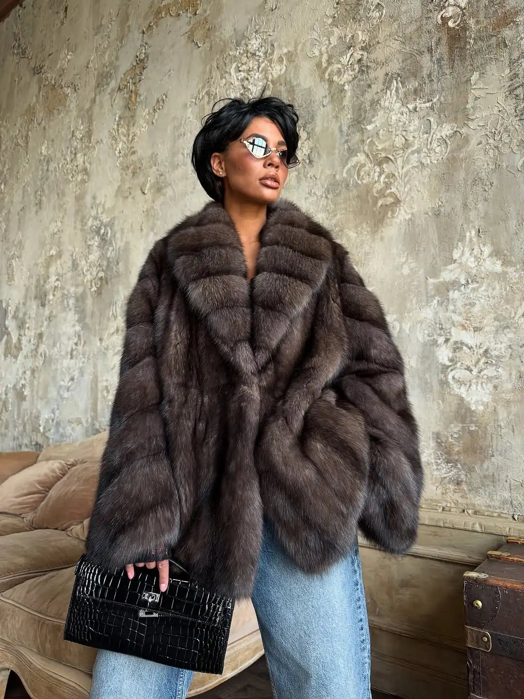 Women Elegant Fake Fur Coat Bell Sleeve Lapel Suede Surface Girdle Coats Unique Luxury Temperament 2025 New Winter High Street