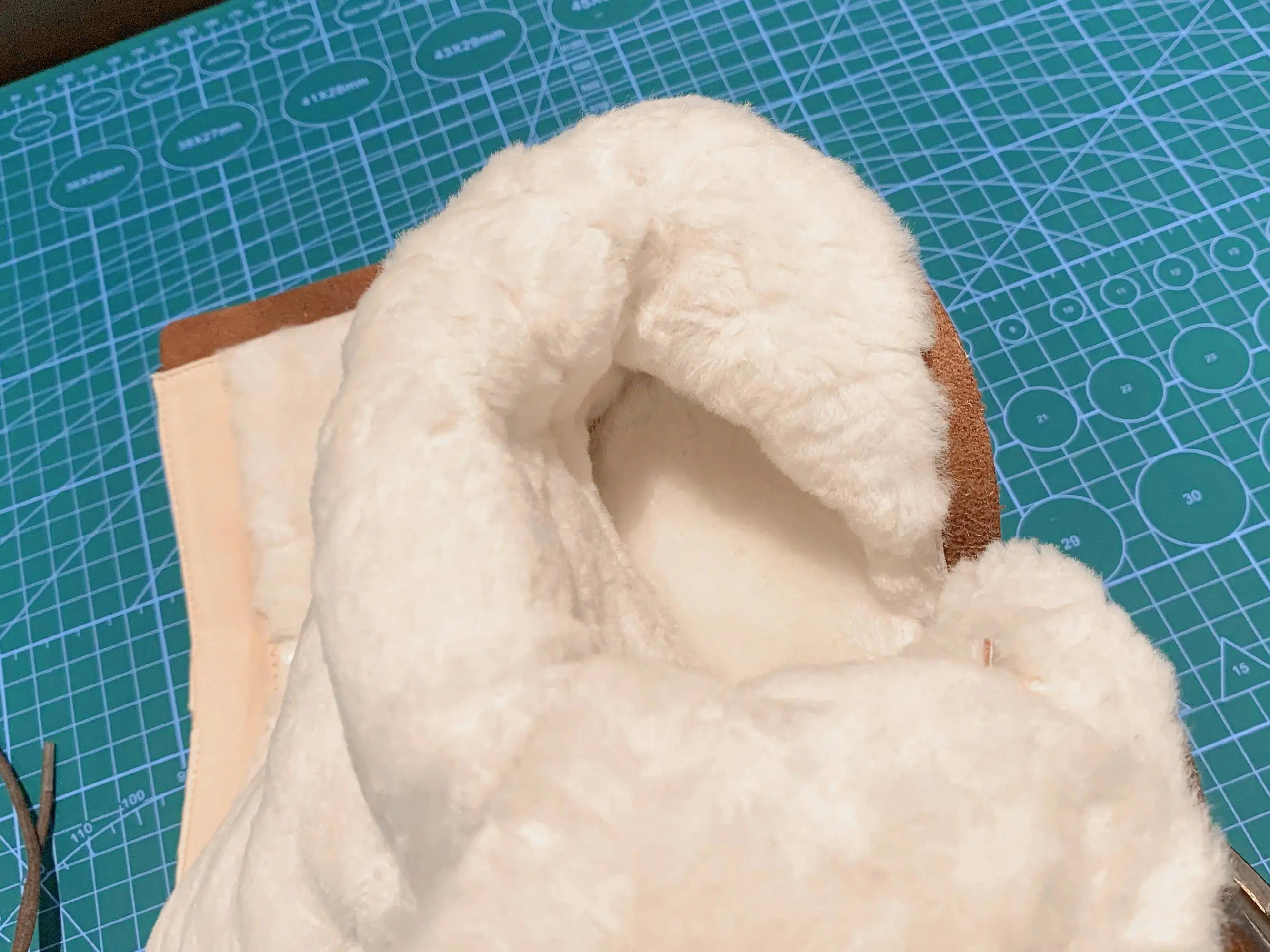 Krazing Pot Vintage Cow Split Leather Wool Snow Boots Winter Keep Warm Round Toe Cross-tied Med Heels Platform Thigh High Boots