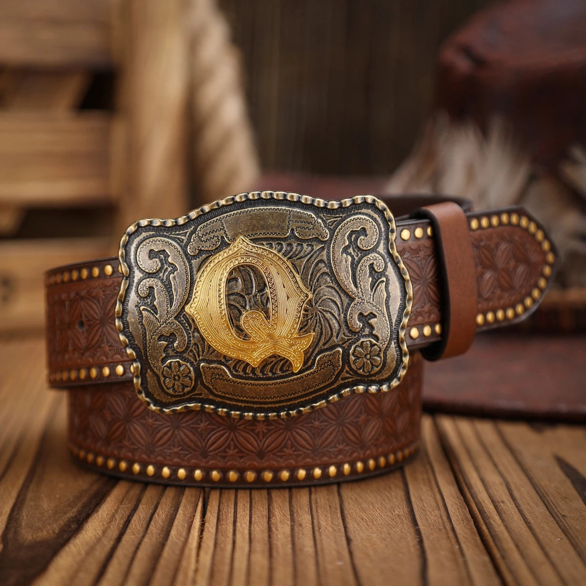 A Western-style PU leather belt for both men and women, a classic and casual retro belt