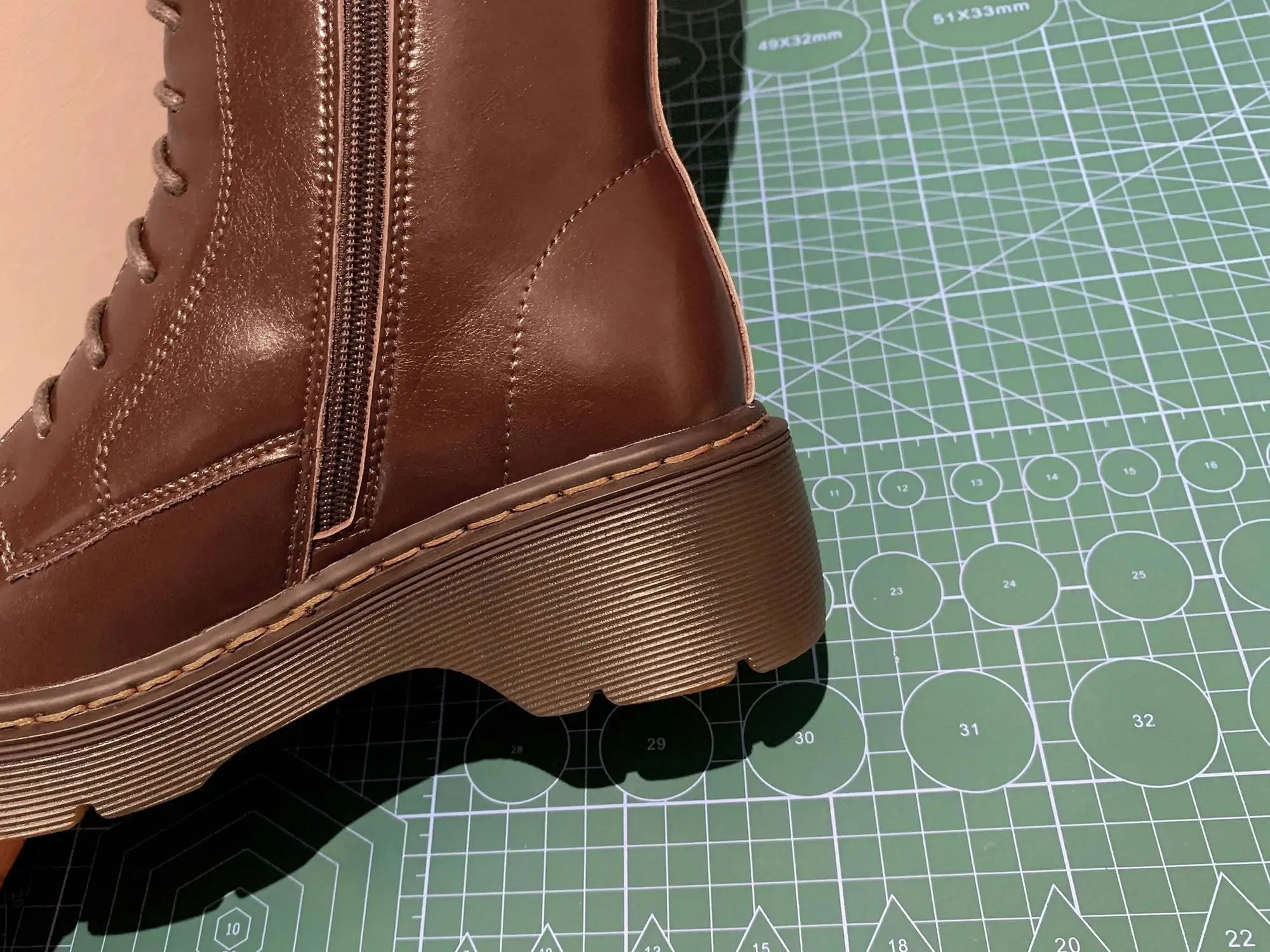 Krazing Pot Vintage Cow Split Leather Wool Snow Boots Winter Keep Warm Round Toe Cross-tied Med Heels Platform Thigh High Boots