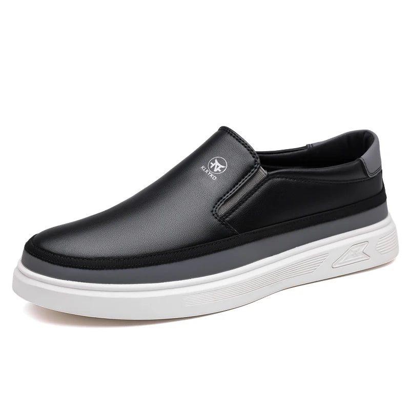 New Trend Leather Mens Casual Shoes Summer Male Loafers Driving Moccasins Male Comfortable Light Slip on Flats Simple Boat Shoes