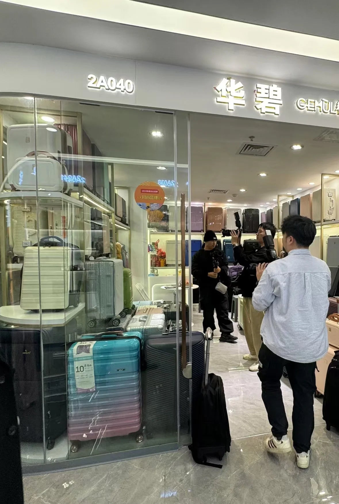 Deluxe Electric Scooter Luggage Children's Cabin Portable Smart Luggage Comfortable Seat Silver Trolley Multipurpose Bag...