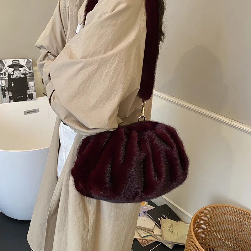 Faux Fur Shell Shoulder Crossbody Bag Women Winter Clutch Bag Vintage Fluffy Cloud Folded Handbag Guangzhou High Quality Bag
