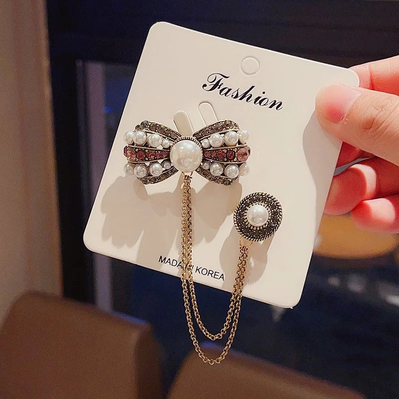 Vintage Fashion Black Crystal Sparkling Rhinestone Brooch Creative Lapel Pin Medieval Design Long Chain Brooches Autumn Winter