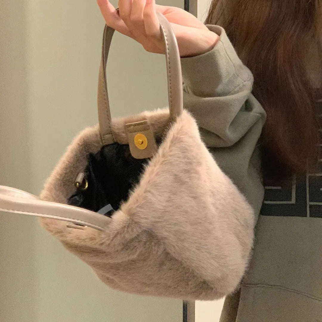 2025 new khaki plush bag hand-held bucket bag women's Korean style commuting small bag fashionable and versatile fur shoulder ba