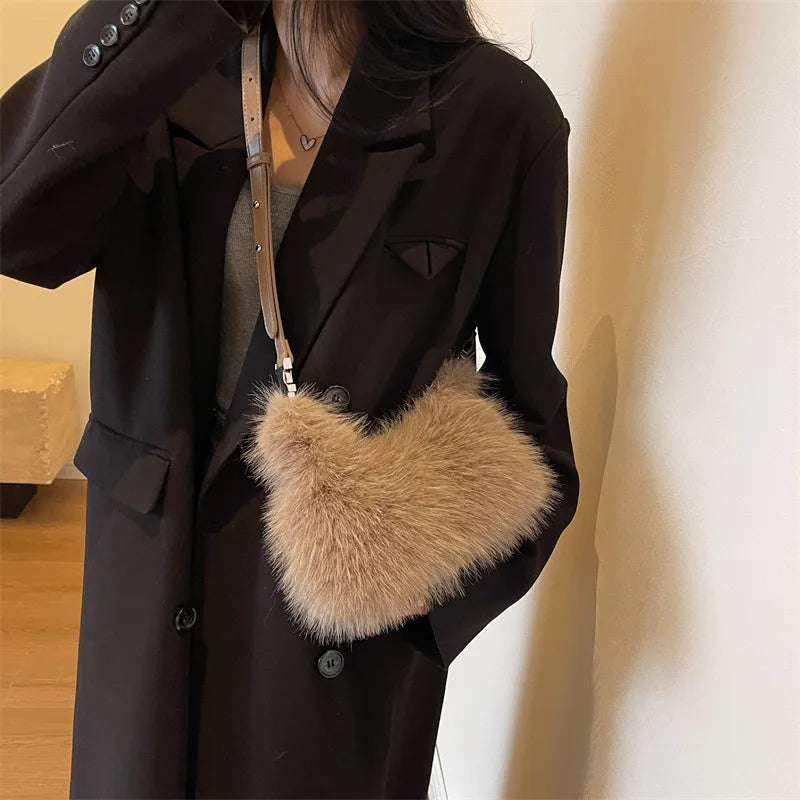 크로스백 여성 가방 2023 New Winter Trend Solid Color Plush Warm Fluffy Crossbody Bag Imitation Fox Hair Shoulder Bag Designer Handbag