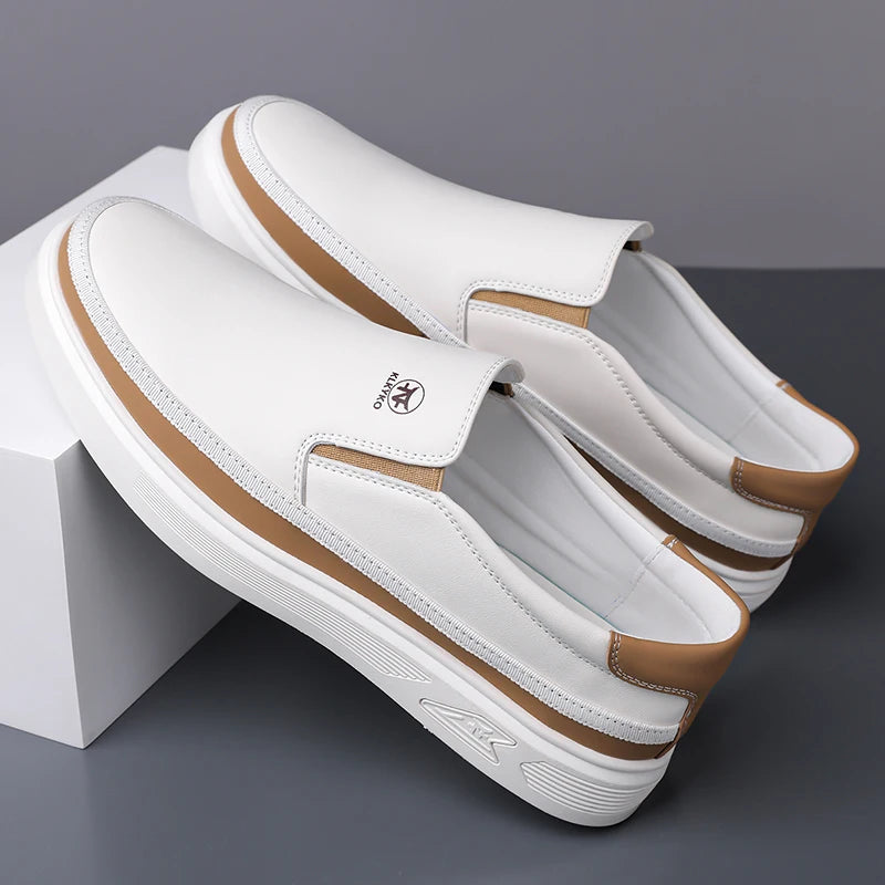 New Trend Leather Mens Casual Shoes Summer Male Loafers Driving Moccasins Male Comfortable Light Slip on Flats Simple Boat Shoes