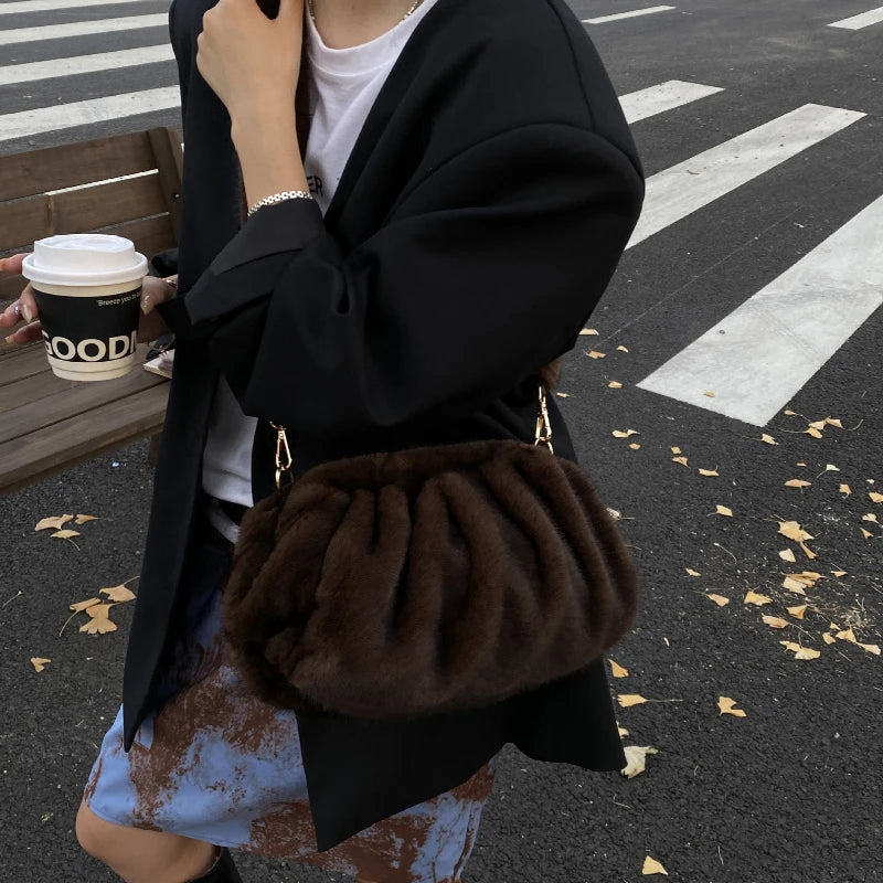 Faux Fur Shell Shoulder Crossbody Bag Women Winter Clutch Bag Vintage Fluffy Cloud Folded Handbag Guangzhou High Quality Bag