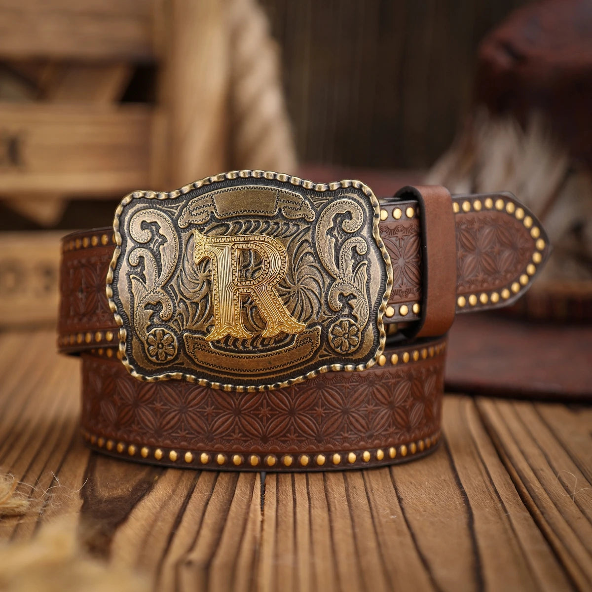 A Western-style PU leather belt for both men and women, a classic and casual retro belt