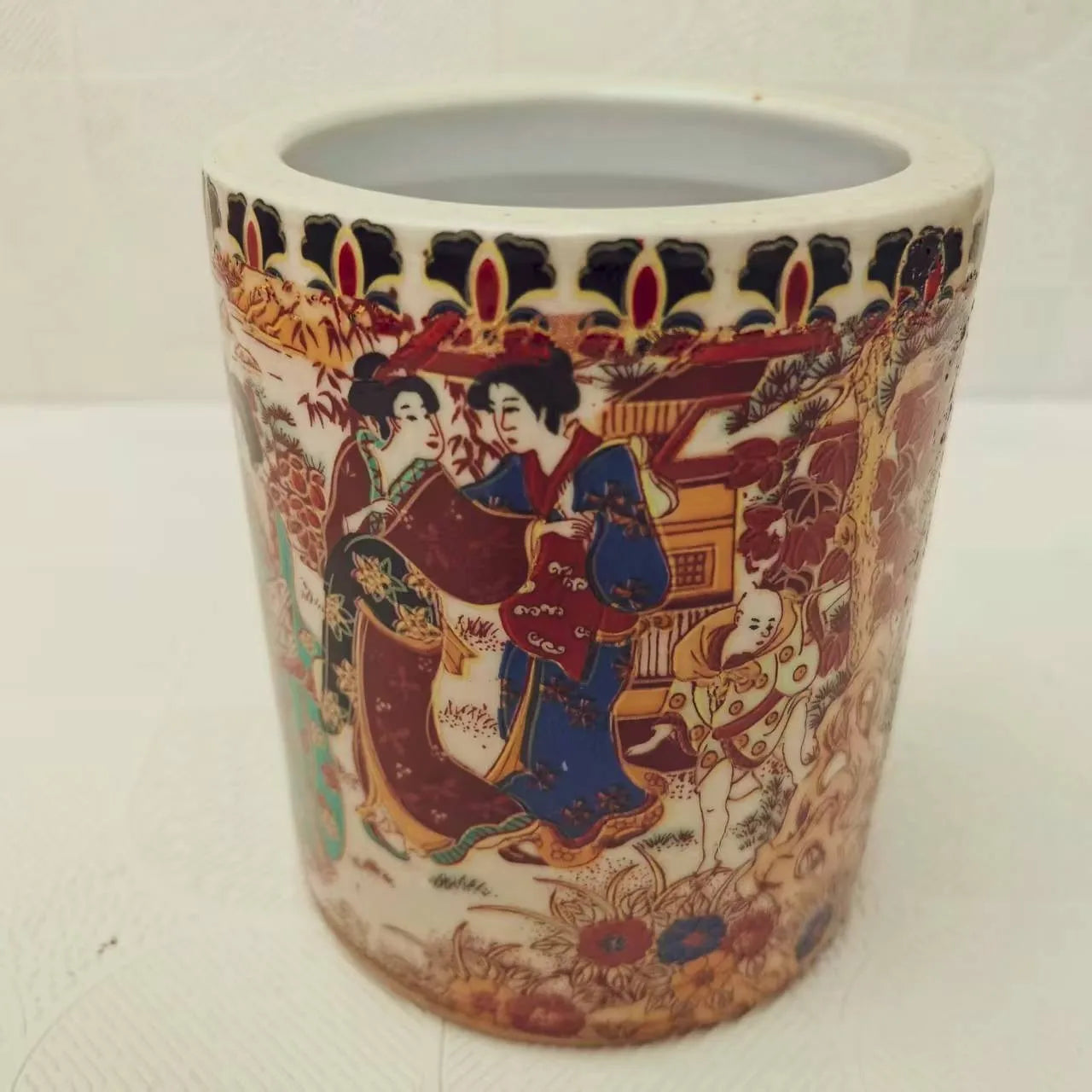 Chinese Old Pink Porcelain Japanese Ladies Pattern Round Pen Holder Vase