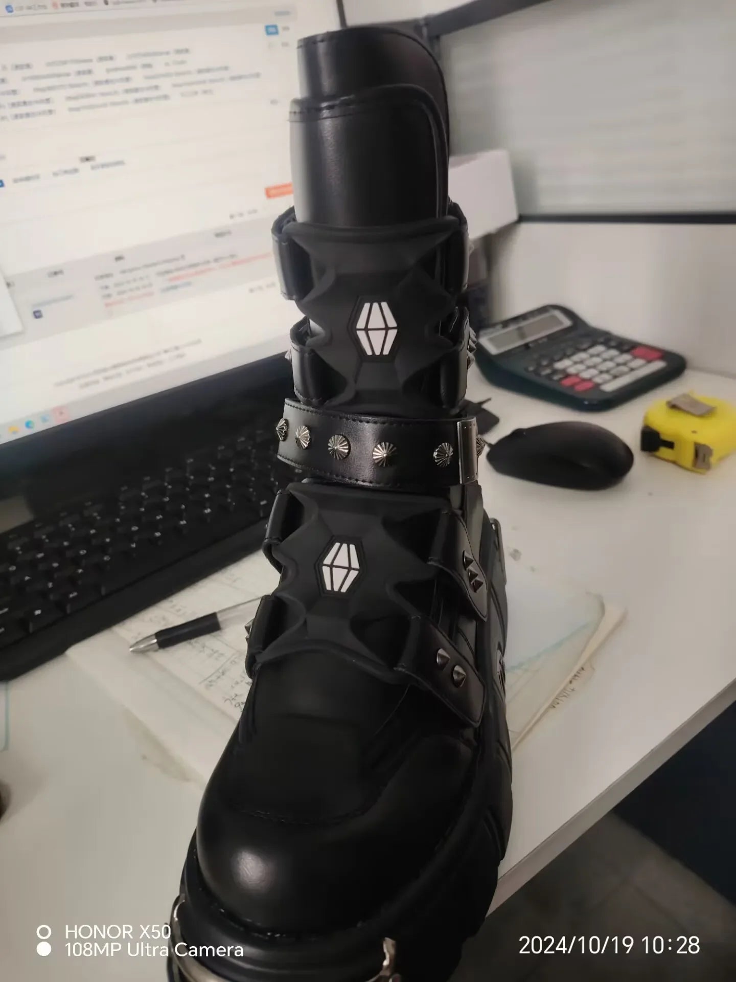 2025 New Star Same Dark Goth Mid-tube Metal Rivet Lace-up Men's and Women's Platform Punk Boots Tide