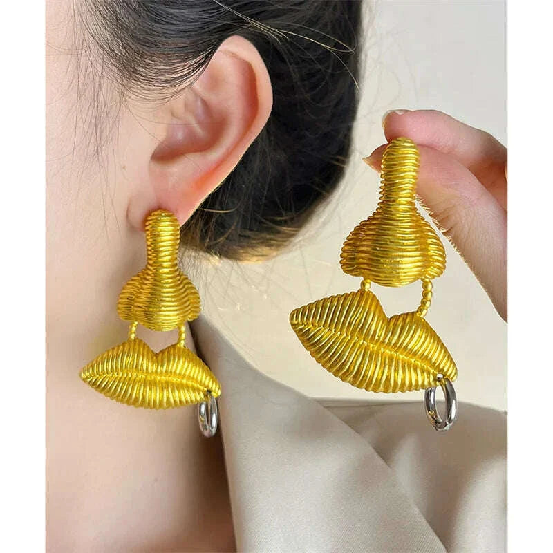 European and American retro court style leaf earrings, niche design, demon's eye, light luxury temperament, long earrings