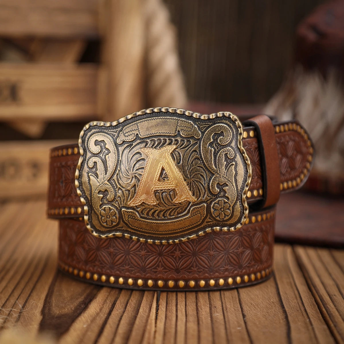 A Western-style PU leather belt for both men and women, a classic and casual retro belt