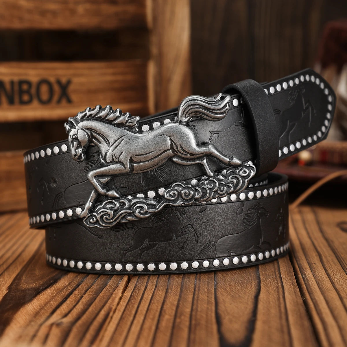 A PU Belt Suitable for Both Men and Women, Combining the Style of Western Denim and Retro, Is Perfect for Daily Casual...