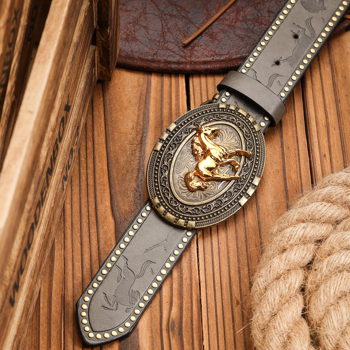 A Western-buckle PU belt suitable for both men and women, a unique and retro brown belt (with perforated nails included)