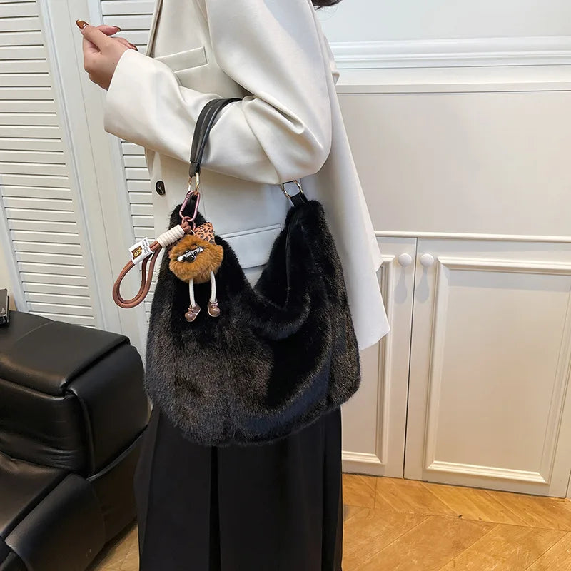 New Winter Versatile Commuting Shoulder Bags Women Large Capacity Furry Bucket Bag for Commute Texture and Simple Storage Bags
