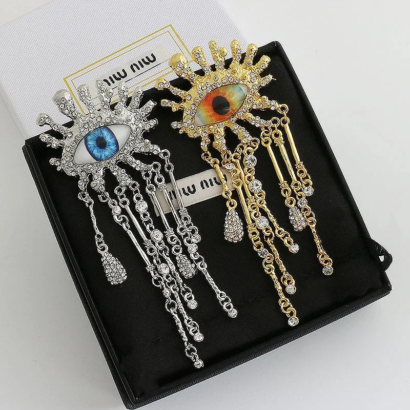 Retro Eye Shaped Rhinestone Brooch for Women and Men Tassel Chain Lapel Pins Badge Elegant Fashion Jewelry Accessories