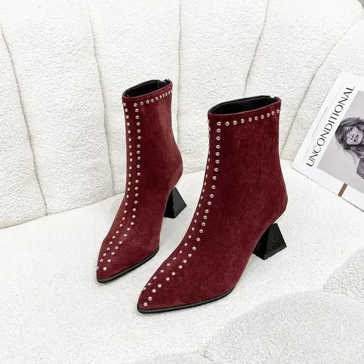 2024 Shallow Spring Autumn Women Ankle Boots Punk Pointed Toes Unqie Heels Designer High Heels Ladies Short Boots Back Zip