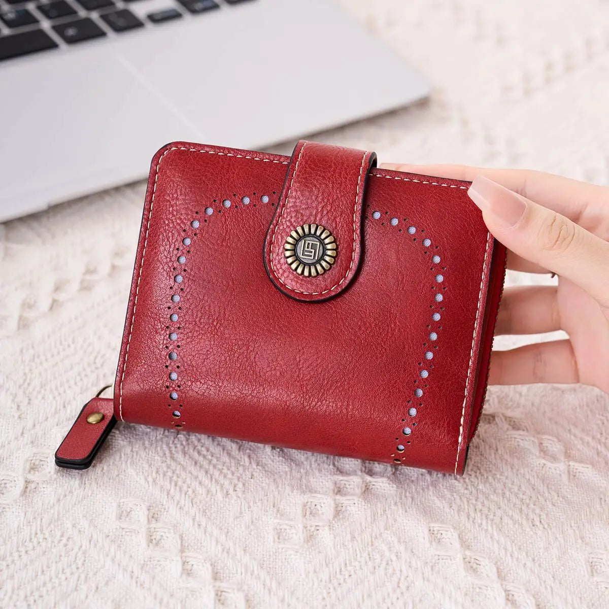 Retro Hollow-Out Short Purse for Women, Multi-Card Zipper Wallet, Europe and America Fashion, New
