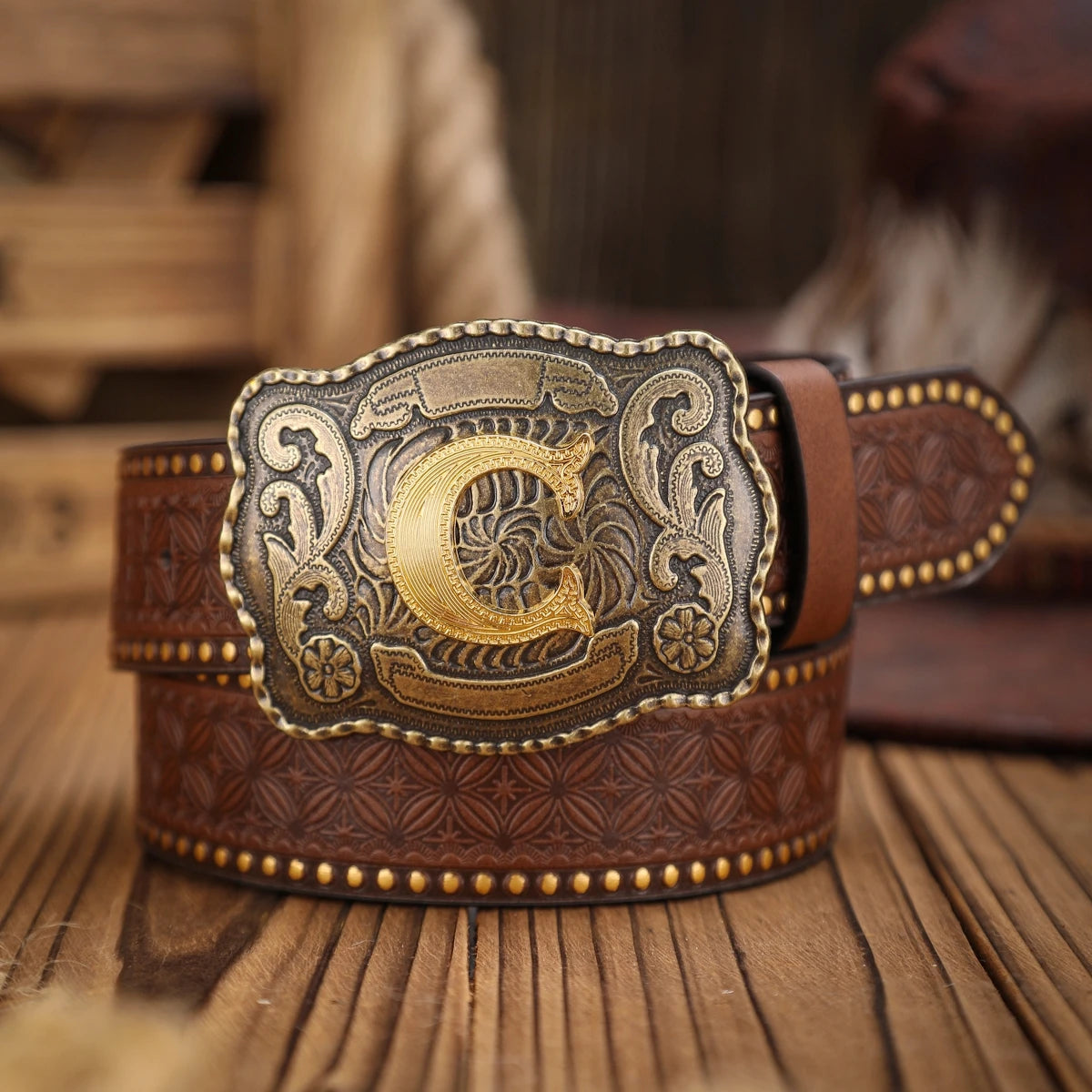 A Western-style PU leather belt for both men and women, a classic and casual retro belt