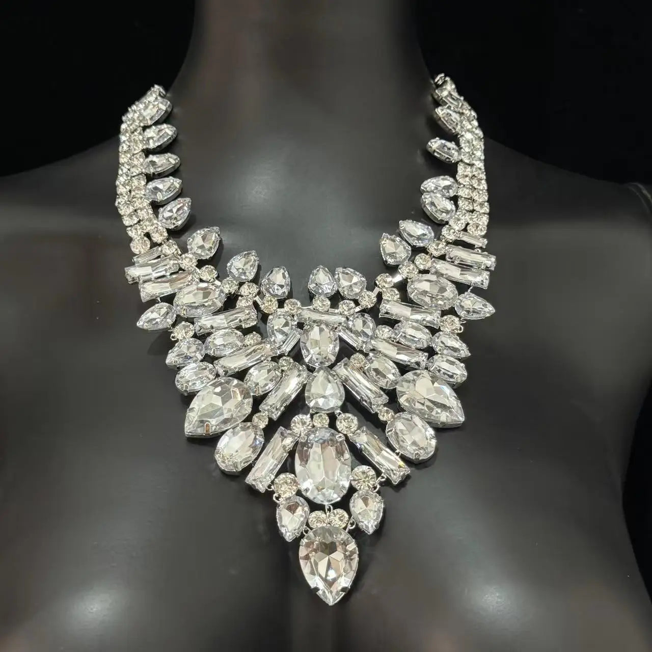 Luxurious geometric necklace, exaggerated rhinestone collarbone chain, retro banquet accessory | Kimlud Premium Jewelry
