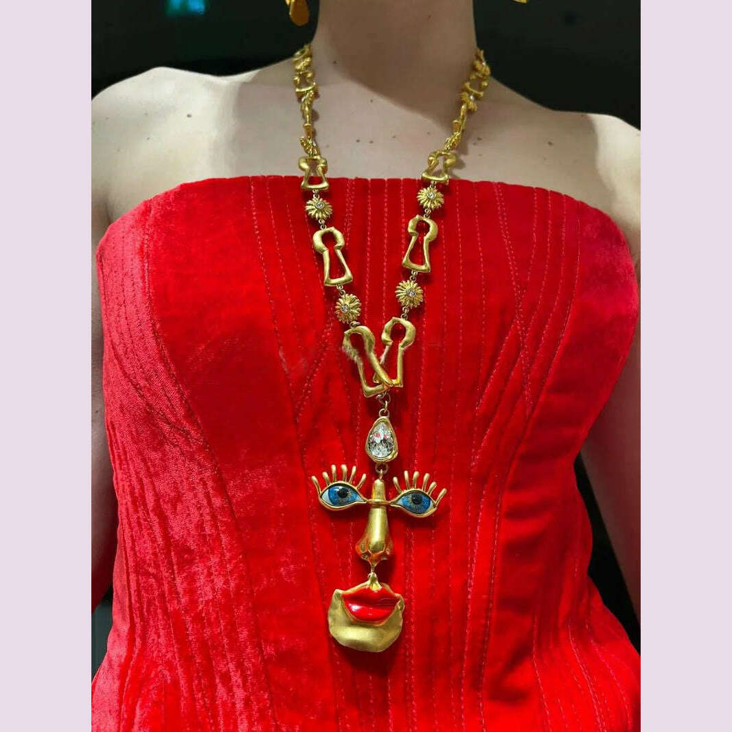 Baroque Style Metal Eyes With Red Lips Pendant Necklace Jewelry For Women Vintage Ethnic Unique Statement Necklace