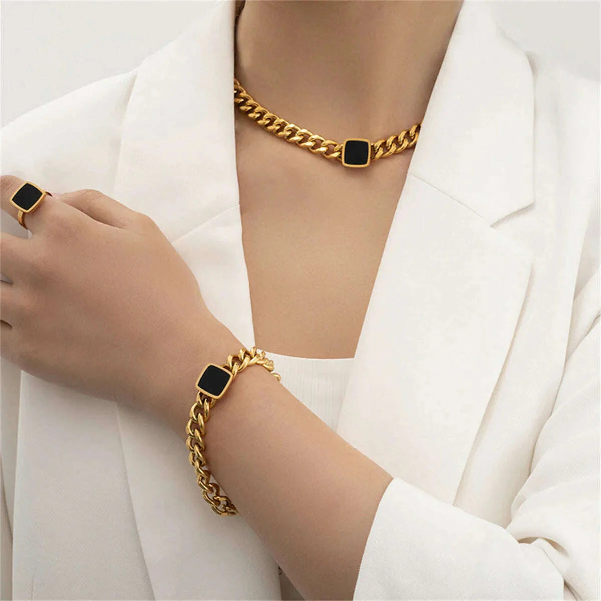 Fashion Jewelry Personalized and Exaggerated Titanium Steel Thick Chain Necklace Versatile Black Square Pendant For Women