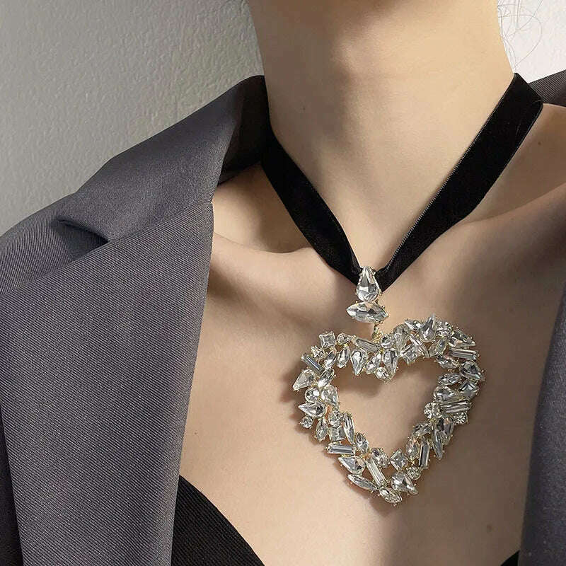 MWsonya New Korean Fashion Crystal Love Necklace for Women Luxurious Love Heart Pendant Brincos Jewelry Gift Choker for Women