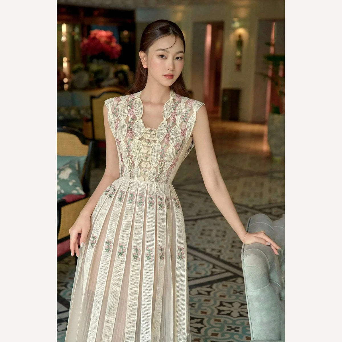 UCXQ High Quality Beautiful V-neck Sleeveless Sweet Floral Embroidery Luxury Women's Dress For Female 2024 Spring Aummer 23A6715
